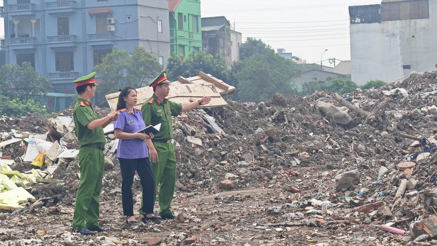 Cơ quan chức năng tại hiện trường. (Ảnh: Công an Hà Nội cung cấp)