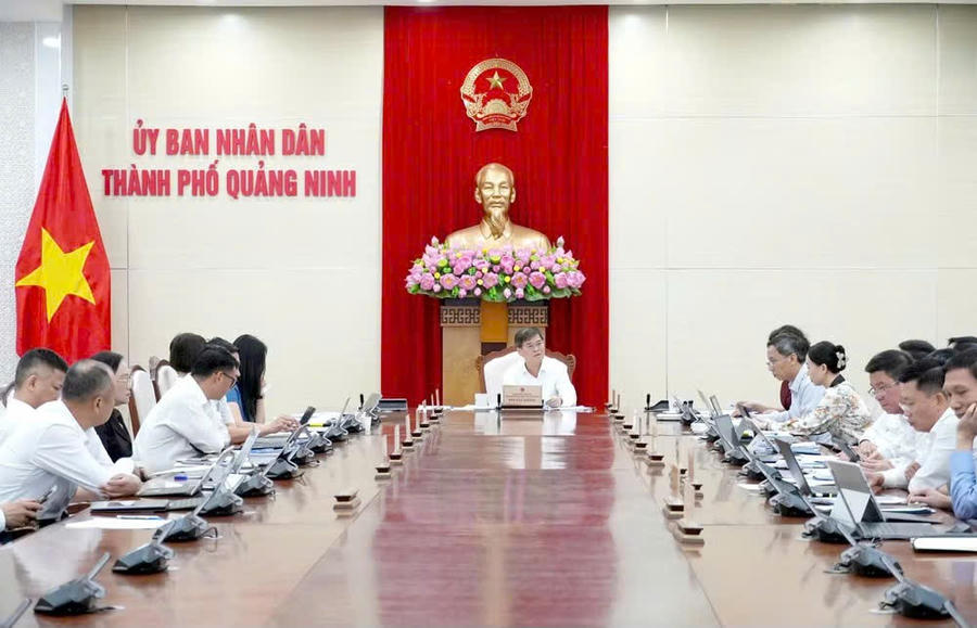 Quang cảnh buổi họp.