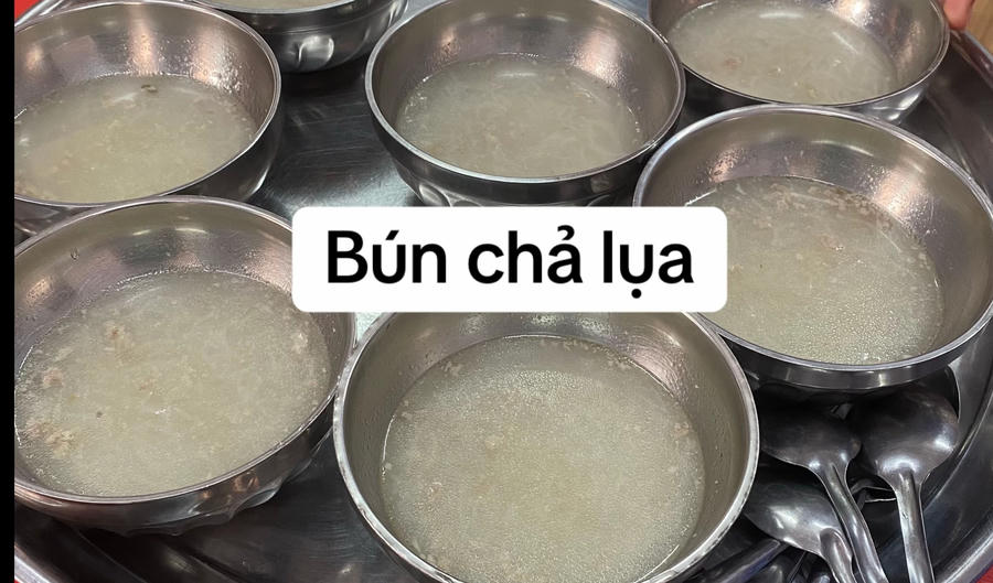 Một suất ăn của trẻ em mầm non bị phản ánh. Một suất ăn của trẻ em mầm non bị phản ánh.