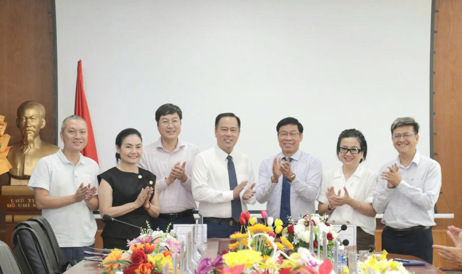 Ban giám hiệu hai trường cam kết hợp tác đúng với phương châm “Học thật - Thi thật - Kết quả thật” - (Ảnh: Lê Tú)