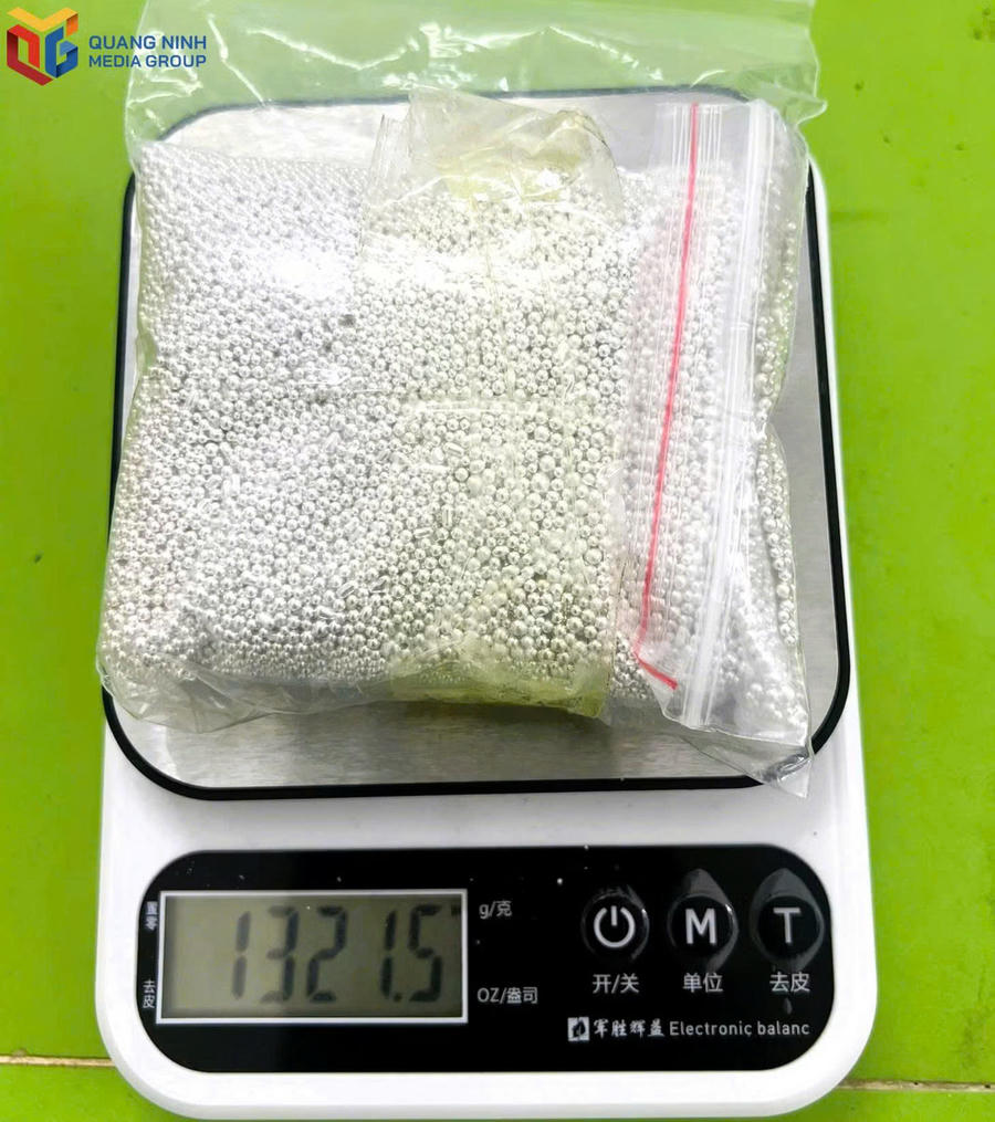 Một trong 2 túi tang vật được thu giữ.Ảnh: Báo Quảng Ninh Một trong 2 túi tang vật được thu giữ.Ảnh: Báo Quảng Ninh