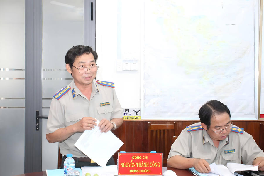 Trưởng phòng THADS Kv 3 Nguyễn Thành Công báo cáo với đoàn (ảnh: Linh Linh)