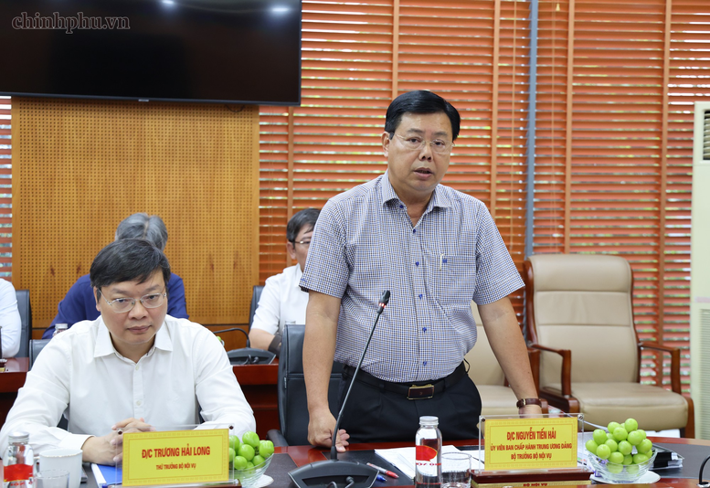 Bộ trưởng Bộ Nội vụ Nguyễn Tiến Hải nêu ý kiến tại buổi làm việc - Ảnh: chinhphu.vn/Thu Giang