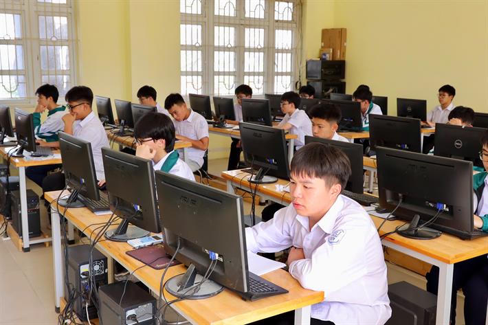 Việt Nam tiếp tục là minh chứng cho thấy một quốc gia có mức thu nhập còn thấp vẫn có thể đạt kết quả Toán và Khoa học tương đương nhiều nước OECD. (Ảnh: Bộ GD&ĐT)