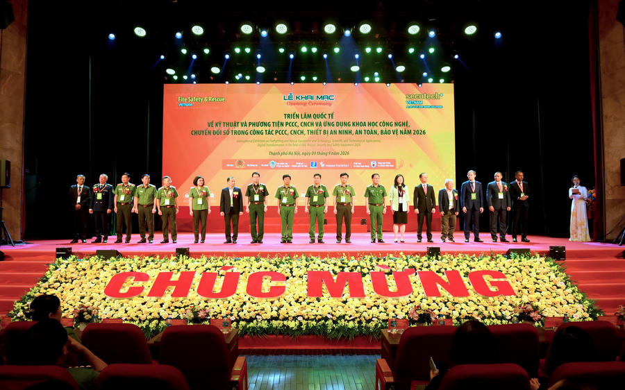 Các đại biểu dự Lễ khai mạc.