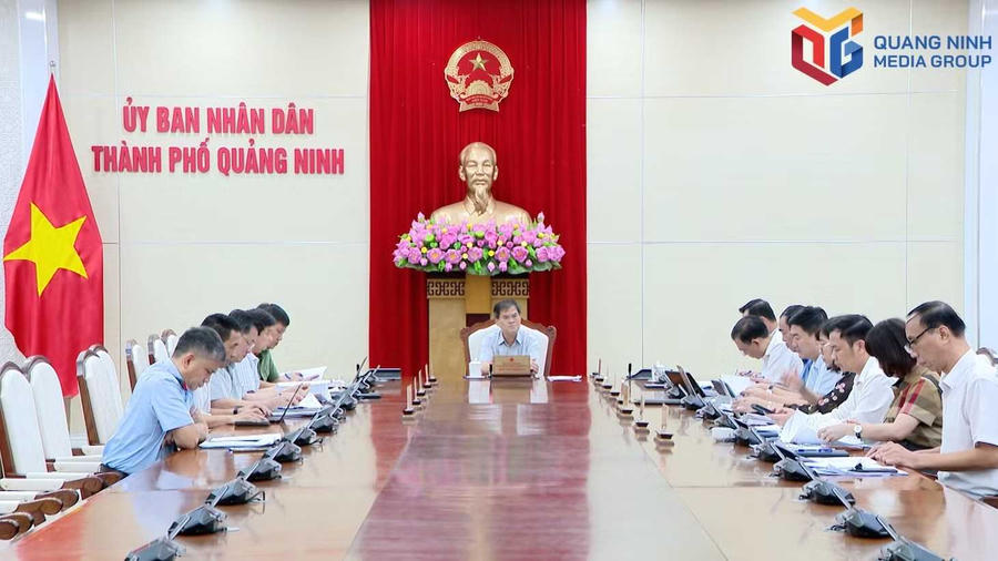 Quang cảnh cuộc họp.