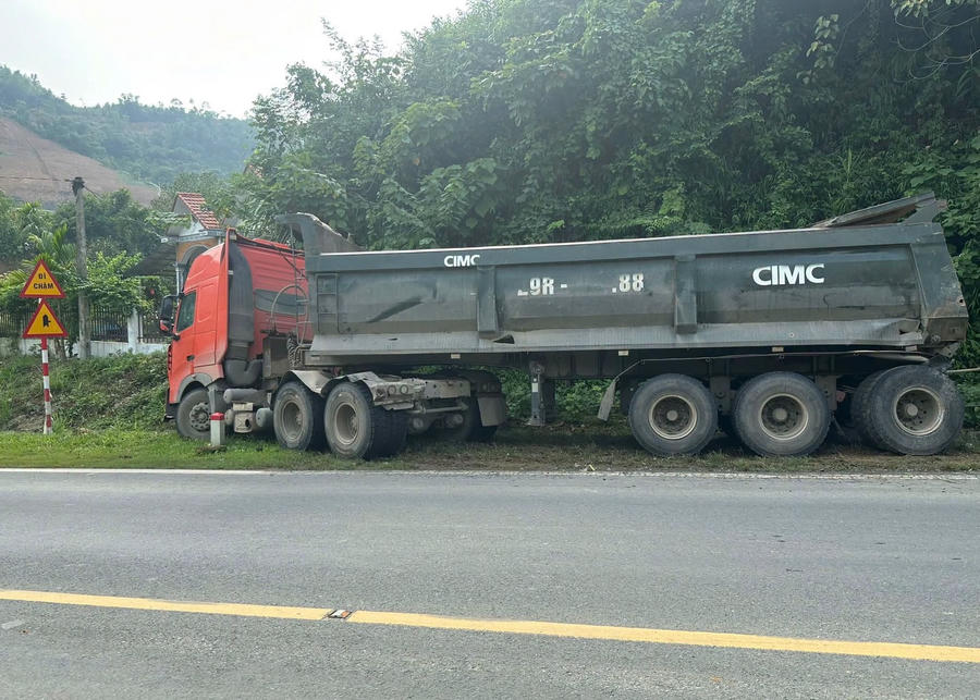 Hiện trường vụ tai nạn giao thông tại Km 51+400 Quốc lộ 6. (Ảnh: Công an tỉnh Phú Thọ)