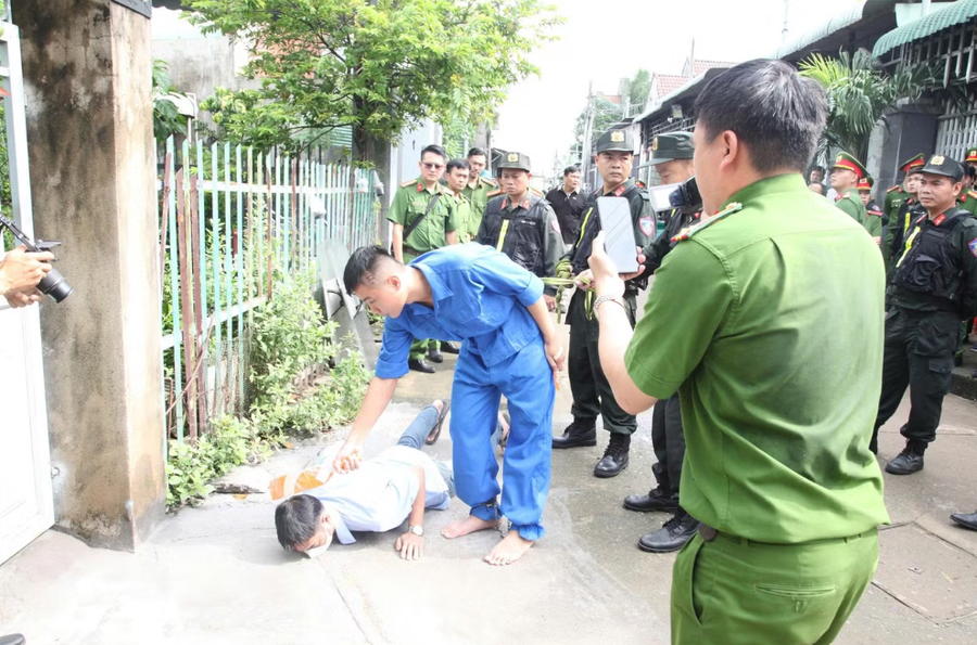Thực nghiệm đối tượng Nguyễn Đức Anh truy sát anh Q (Ảnh: VKSND TP Đồng Nai)