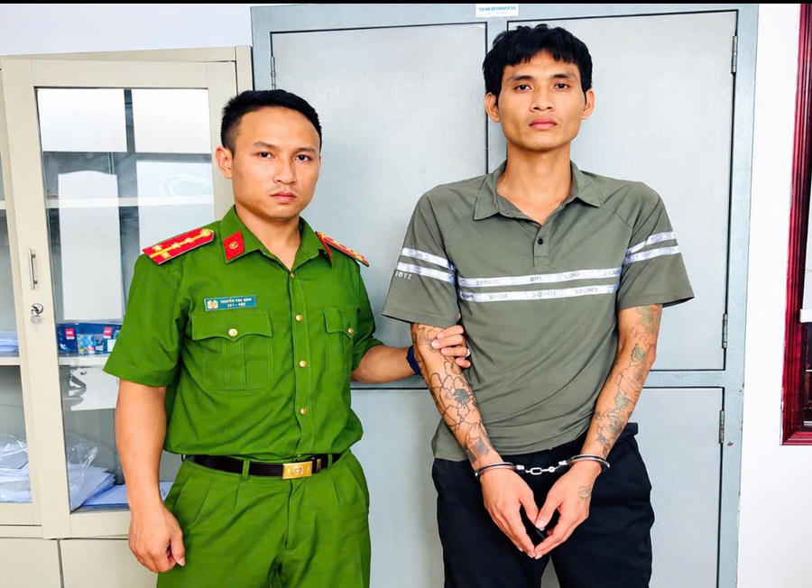 Công an phường Đông Triều bắt giữ đối tượng Đặng Văn Đạt về hành vi tàng trữ trái phép chất ma túy.