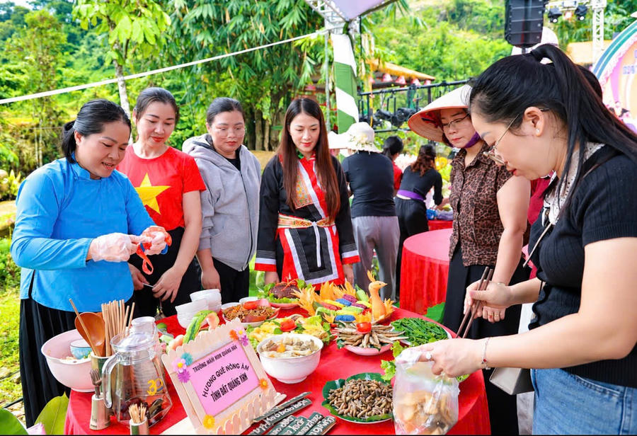 Giới thiệu, quảng bá các sản phẩm nông nghiệp đặc trưng của địa phương.