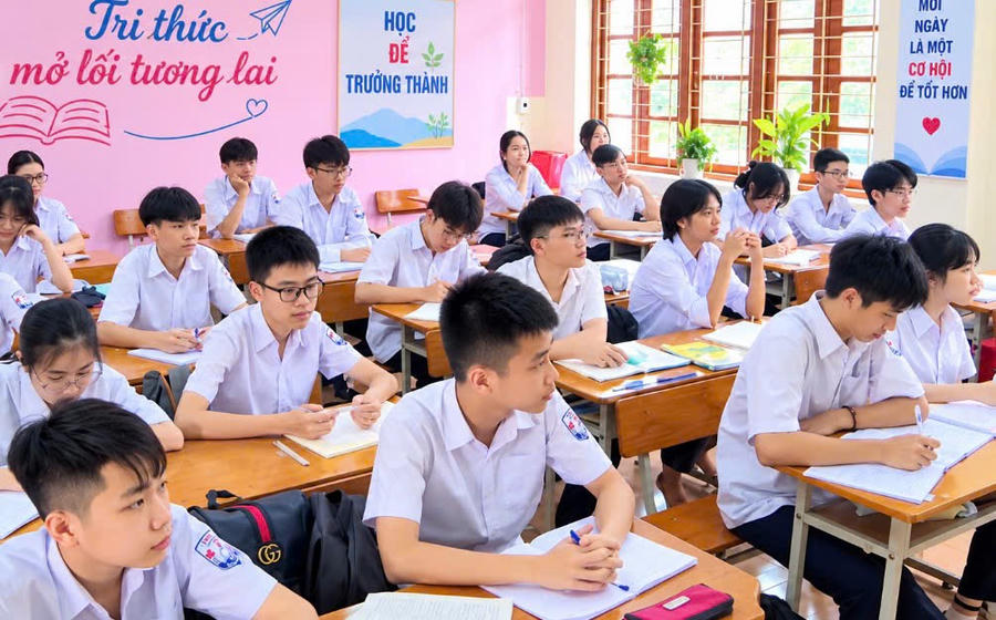 Giờ học tại Trường TH, THCS và THPT Thực hành Sư phạm, thuộc Đại học Hạ Long.
