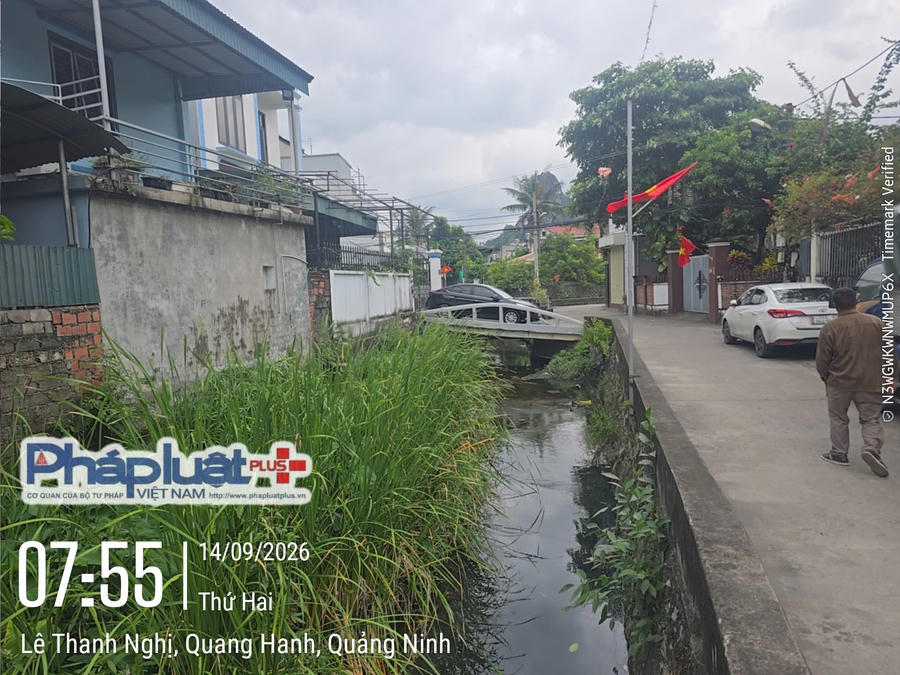Trên con suối này có rất nhiều cây cầu của người dân xây dựng để làm lối đi vào thửa đất của mình đều được công nhận làm đường đi lối vào thửa đất.