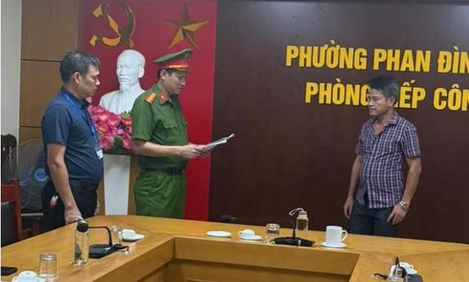 Khởi tố 2 đối tượng thu gom, vận chuyển chất thải xây dựng trái phép
.