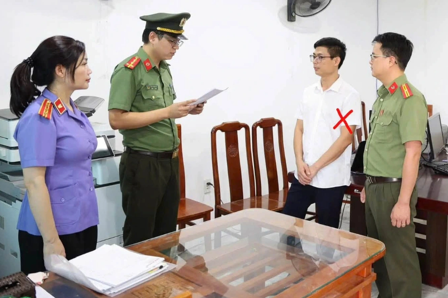 Công an khám xét khẩn cấp nơi làm việc của Đàm Đình Mạnh, Giám đốc Công ty cổ phần xây dựng CTT (dấu X đỏ) (Ảnh: Công an cung cấp).