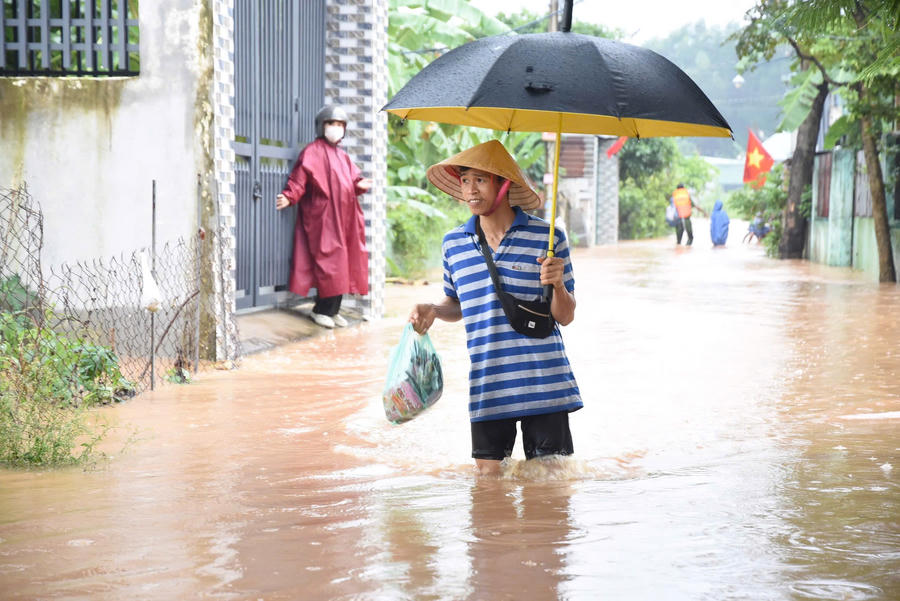 Tình trạng ngập ở Phước Tân. Ảnh: DK