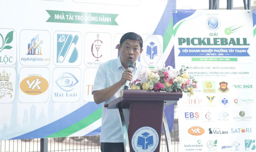 Ông Nguyễn Hoàng Nam - Phó Chủ tịch UBND phường Tây Thạnh phát biểu tại lễ khai mạc.