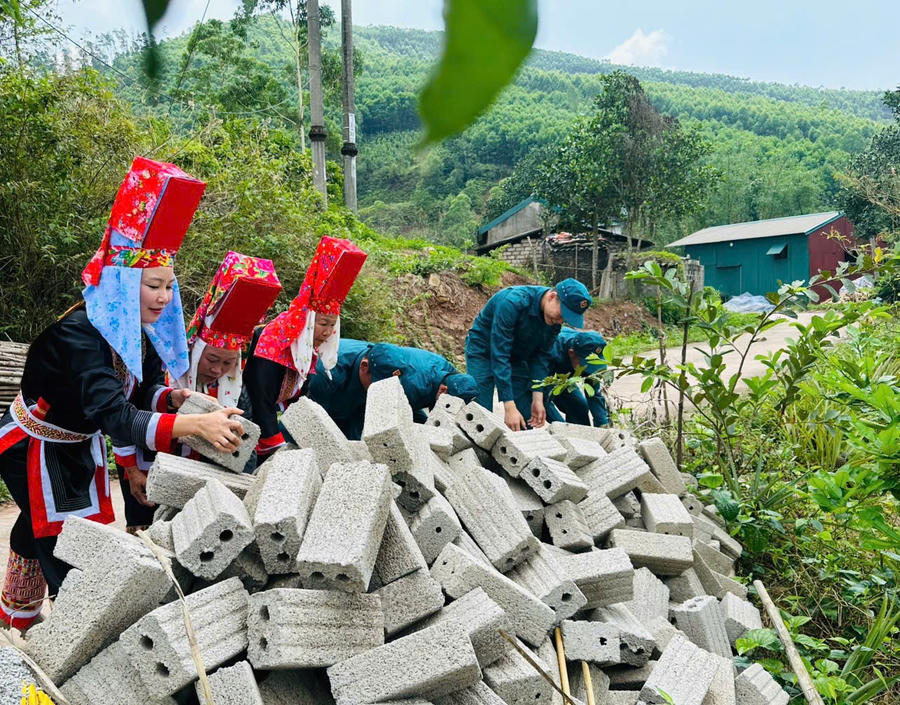 Cán bộ, đoàn viên và người dân cùng chung sức xây dựng cơ sở, lan tỏa tinh thần đoàn kết và củng cố niềm tin từ cộng đồng.