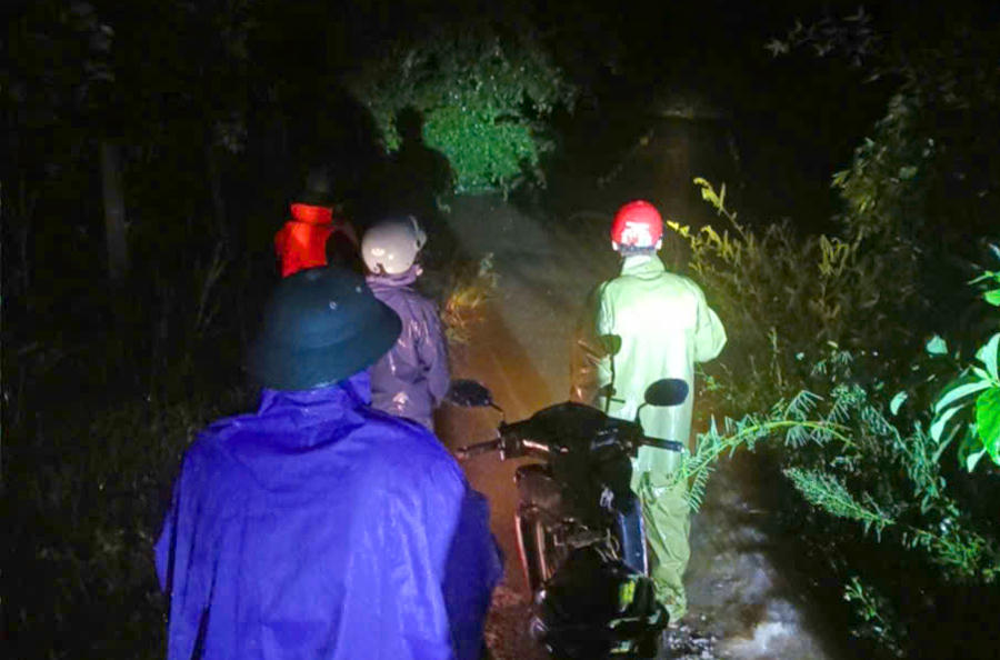 Ngay trong đêm 14/9, chính quyền, lực lượng chức năng trên địa bàn tăng cường kiểm tra, rà soát và triển khai công tác phòng, chống.