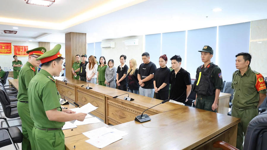 Khởi tố 7 bị can liên quan hoạt động buôn bán khí cười tại quán Saga - Ảnh Công an TP Đà Nẵng.