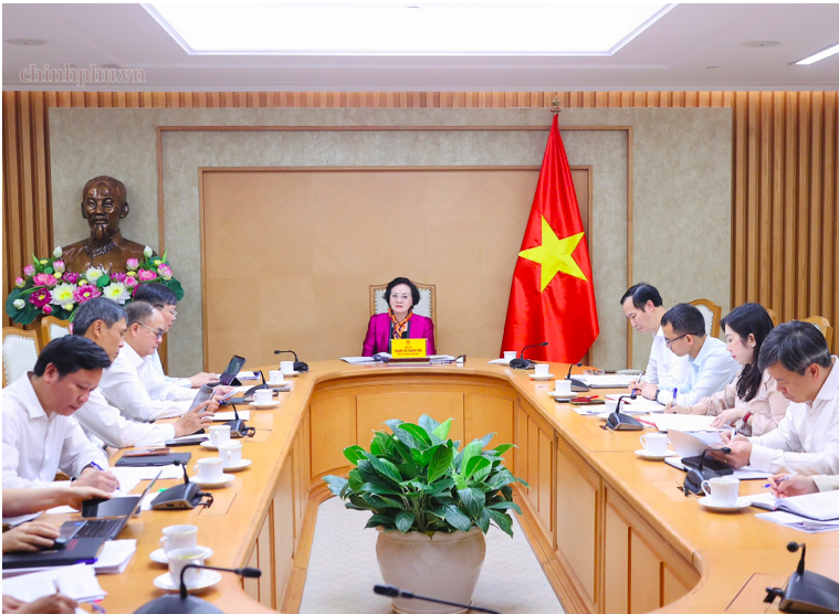 Phó Thủ tướng yêu cầu Bộ Nội vụ tiếp tục hoàn thiện 2 đề án và khung tổ chức theo hướng rõ, gọn, thực chất, dễ triển khai, bảo đảm chất lượng. Ảnh: Chính phủ
