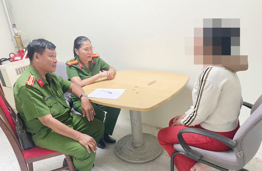 Bị hại Đ.X.T. được đưa trở về Việt Nam an toàn (Ảnh: Công an cung cấp).
