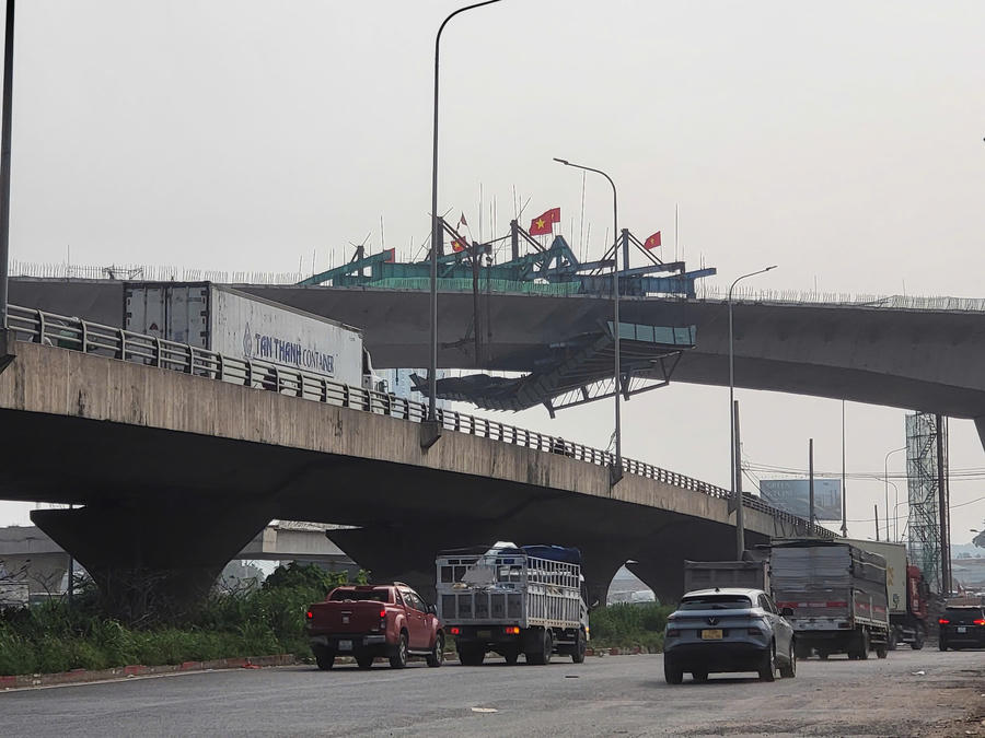 Người tham gia giao thông lo lắng, bất an mỗi khi di chuyển qua đây.