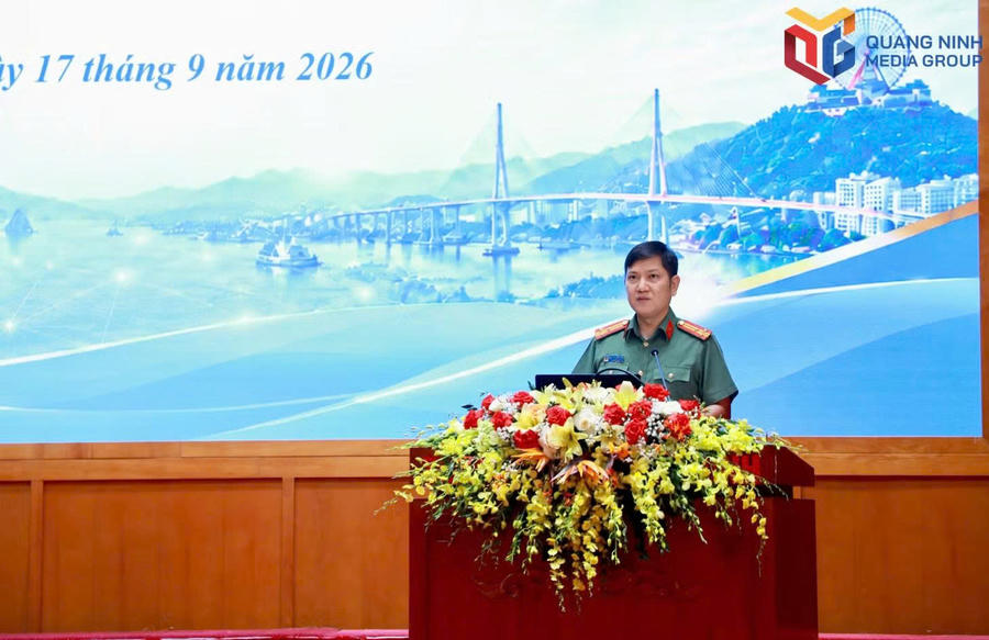 Đại diện lãnh đạo Công an thành phố phát biểu quán triệt hội nghị.Ảnh: Báo Quảng Ninh