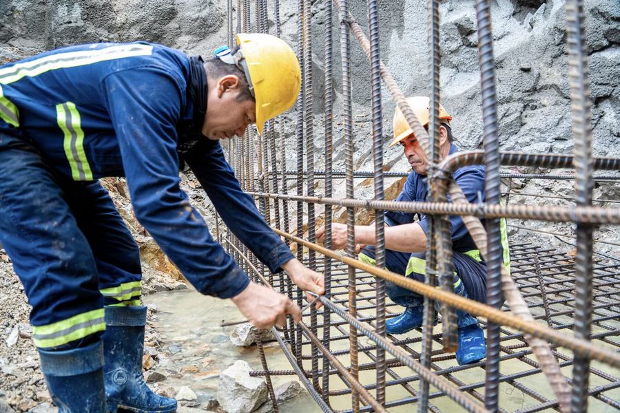 Công trường làm việc theo chế độ 3 ca, 4 kíp, riêng hầm Phượng Hoàng được tổ chức thi công liên tục 24/24 giờ.