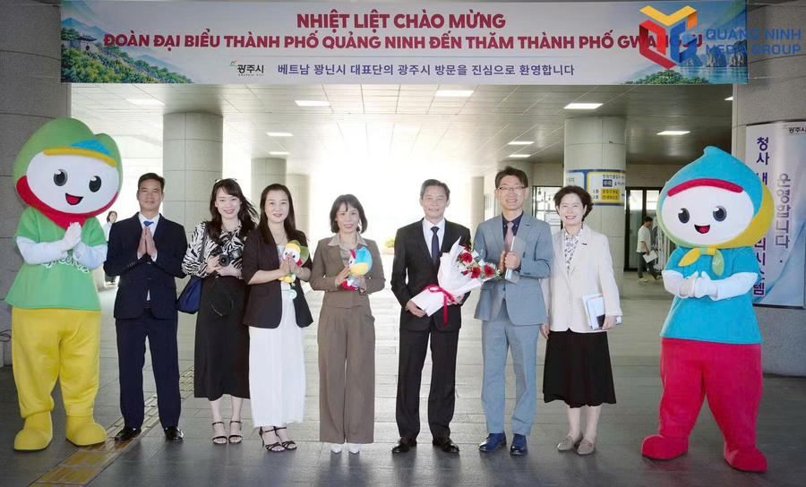 Đoàn công tác của các sở, ban, ngành thành phố Quảng Ninh do đồng chí Hồ Văn Vịnh, Giám đốc Sở Ngoại vụ, làm Trưởng đoàn làm việc tại thành phố Gwangju, tỉnh Gyeonggi (Hàn Quốc).Ảnh: Báo Quảng Ninh