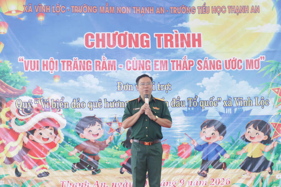 Trung tá Nguyễn Trường An - Chính trị viên phó Ban Chỉ huy quân sự xã Vĩnh Lộc phát biểu tại chương trình- (Ảnh: Lê Tú)