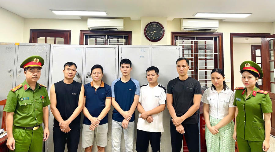 Các đối tượng Nguyễn Thị Hương, Bùi Xuân Quý, Lưu Đình Hưng, Nguyễn Hữu Sĩ, Nguyễn Ngọc Kiệm, Hoàng Văn Thắng (từ phải qua trái).