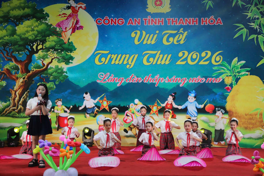 Tiết mục văn nghệ do con cán bộ, chiến sĩ Công an tỉnh biểu diễn.