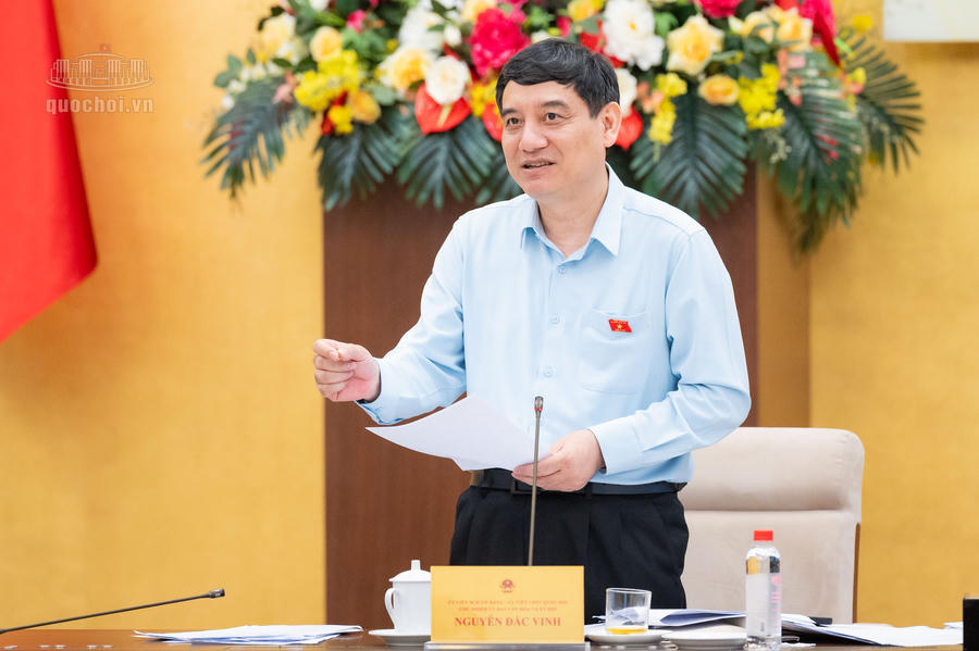 Chủ nhiệm Ủy ban Văn hóa và Xã hội Nguyễn Đắc Vinh phát biểu kết luận Phiên giải trình. Ảnh: quochoi.vn
