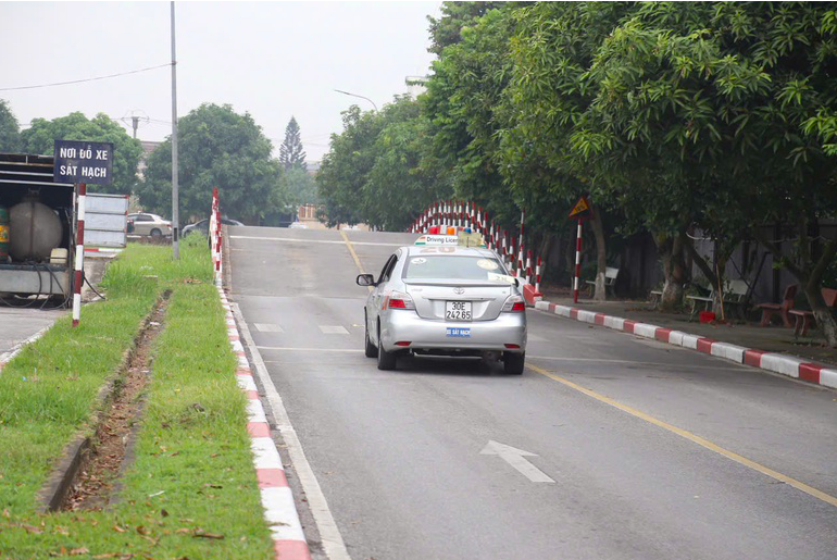 Không cho học viên tập lái trên các tuyến đường cao tốc phân kỳ đầu tư và tại làn xe số 1 trên đường cao tốc (làn sát với dải phân cách giữa) - Ảnh: Việt Hùng
