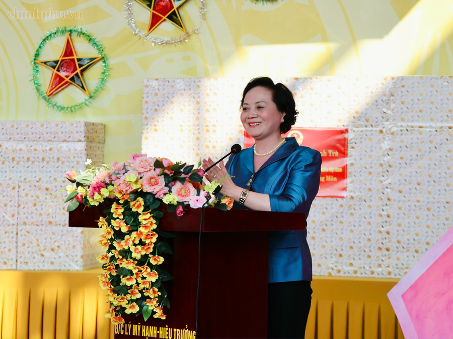 Phó Thủ tướng Phạm Thị Thanh Trà gửi lời chúc các cháu thiếu nhi đón Tết Trung thu vui tươi, ý nghĩa và luôn mạnh khỏe, chăm ngoan - Ảnh: VGP
