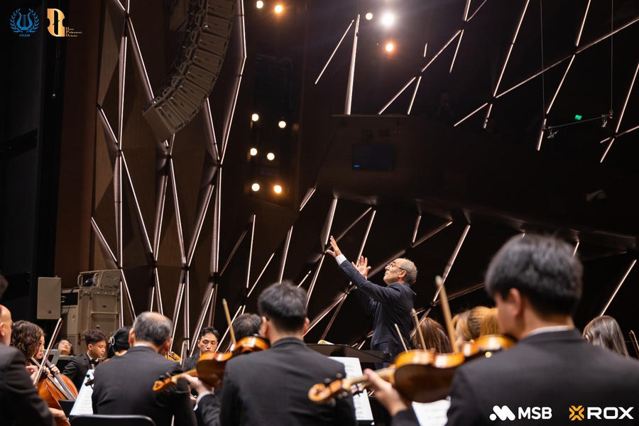 Khép lại chương trình, Giao hưởng số 5 của Pyotr Ilyich Tchaikovsky đưa khán phòng đi qua một hành trình âm nhạc rộng lớn, nơi những u tối, hy vọng và sức mạnh nội tâm dần hội tụ trong âm hưởng rực rỡ của đoạn kết. Một điểm nhấn giàu sức biểu cảm, khẳng định sức mạnh của nghệ thuật trong việc kết nối cảm xúc con người.