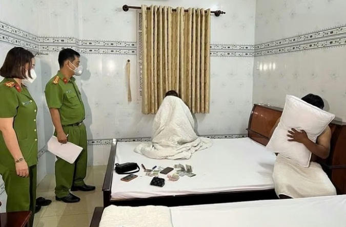 Công an tỉnh Cao Bằng vừa phát hiện 3 cặp nam, nữ có hành vi mua bán dâm tại một homestay trên địa bàn.