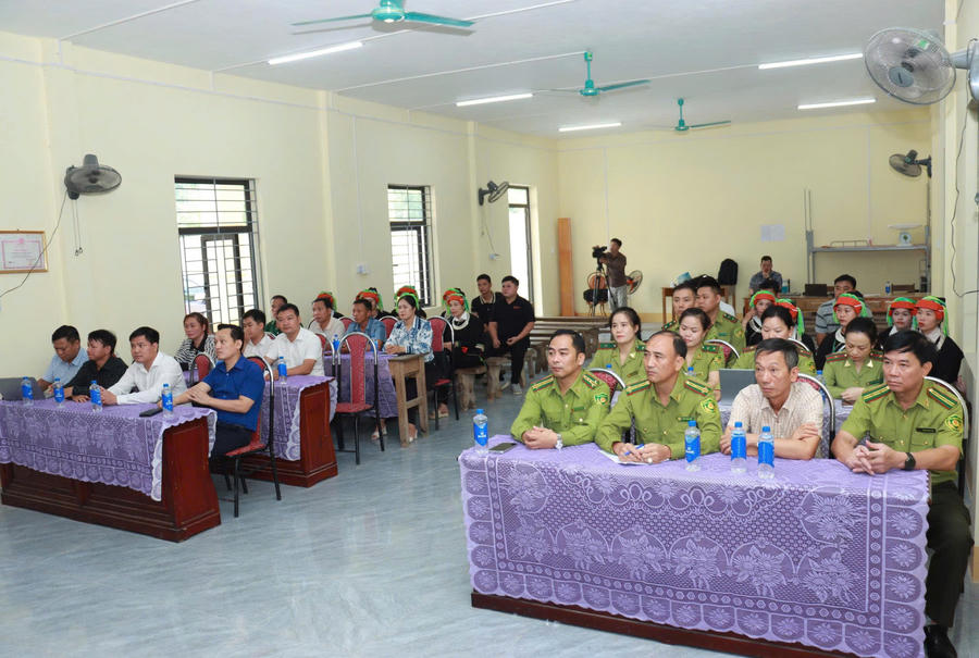 Các đại biểu tham dự Hội nghị triển khai hoạt động hỗ trợ vốn và tập huấn kỹ thuật thực hiện mô hình sinh kế thuộc Dự án C4G tại xã Cao Bồ.