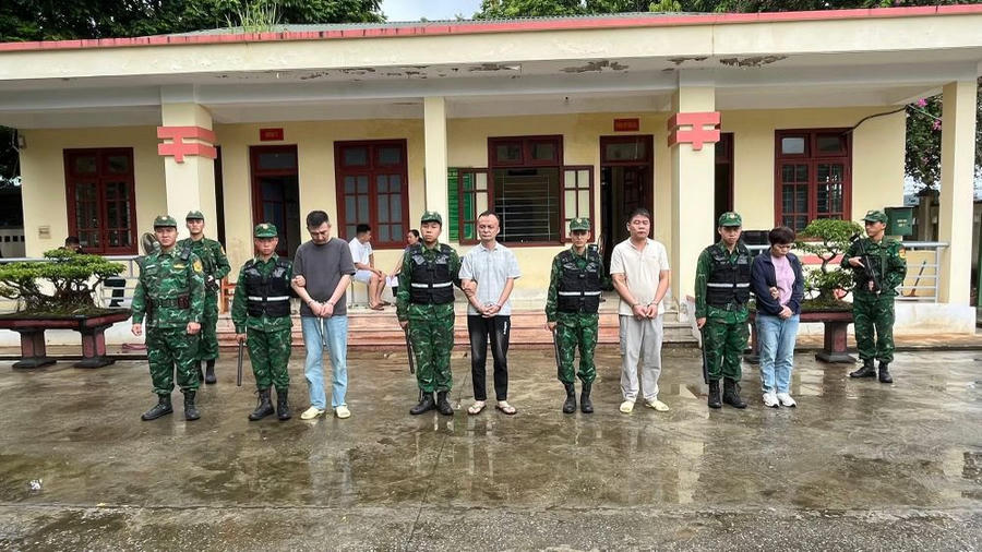 Các đối tượng bị lực lượng Biên phòng bắt giữ.