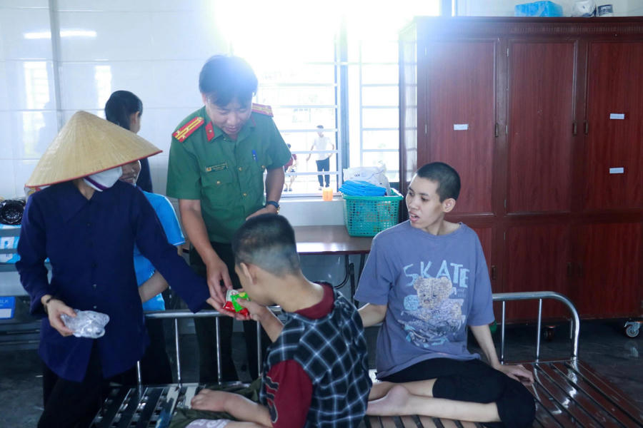 Tiếp thêm động lực để các em vượt qua nghịch cảnh.