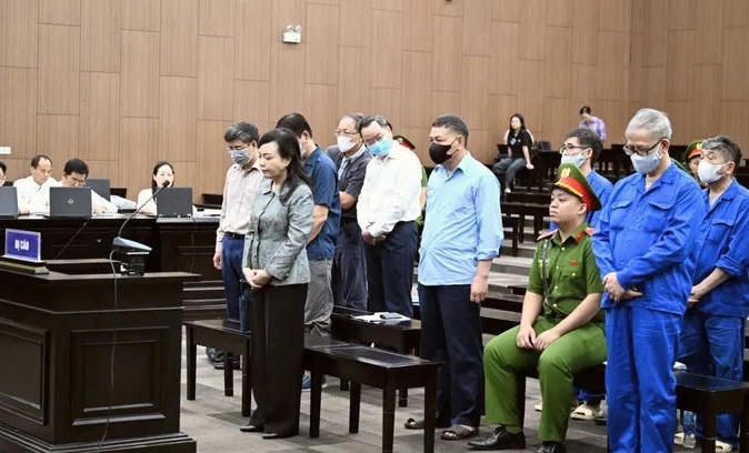 Cựu Bộ trưởng Bộ Y tế Nguyễn Thị Kim Tiến và các bị cáo tại phiên tòa sơ thẩm.