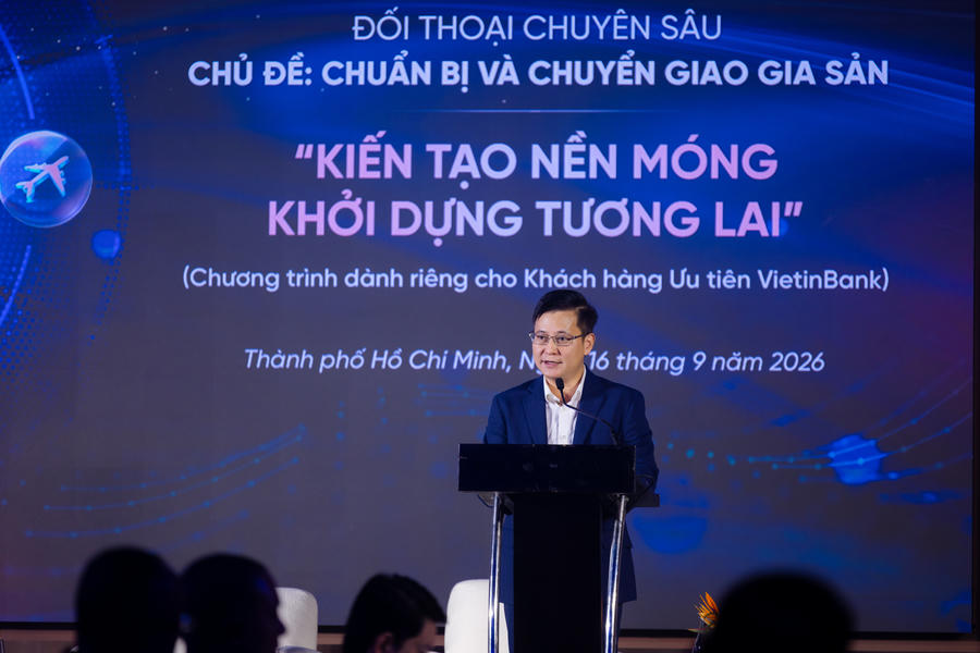 Ông Trần Công Quỳnh Lân - Phó Tổng Giám đốc VietinBank phát biểu khai mạc Tọa đàm.