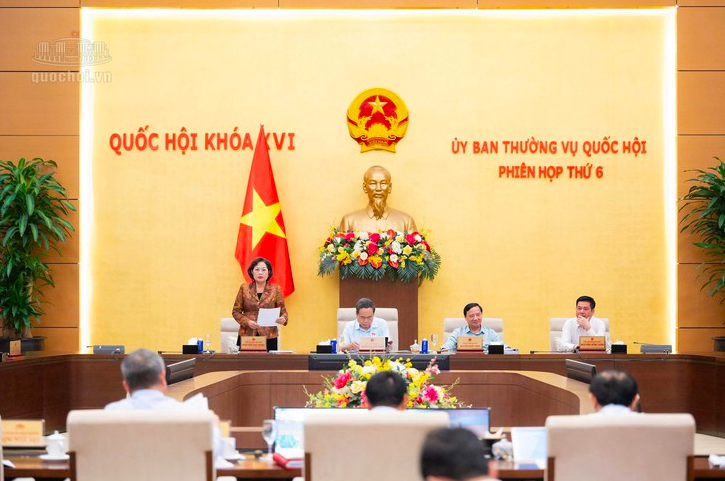 Chính phủ đề xuất miễn thuế thu nhập doanh nghiệp, thuế thu nhập cá nhân tính trên phần thu nhập từ cung cấp suất ăn cho trường học, bệnh viện. Chính phủ đề xuất miễn thuế thu nhập doanh nghiệp, thuế thu nhập cá nhân tính trên phần thu nhập từ cung cấp suất ăn cho trường học, bệnh viện.