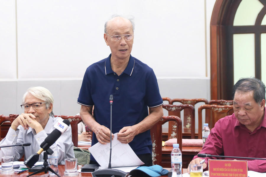 GS.TS Trần Ngọc Đường - Ủy viên Đoàn Chủ tịch, Chủ nhiệm Hội đồng tư vấn về Dân chủ và Pháp luật, Ủy ban Trung ương MTTQ Việt Nam phát biểu tại Hội nghị