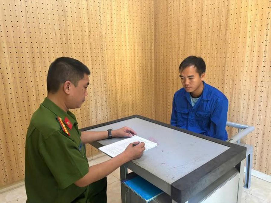 Tráng A Sái tại cơ quan điều tra. (Ảnh: Công an tỉnh Sơn La).