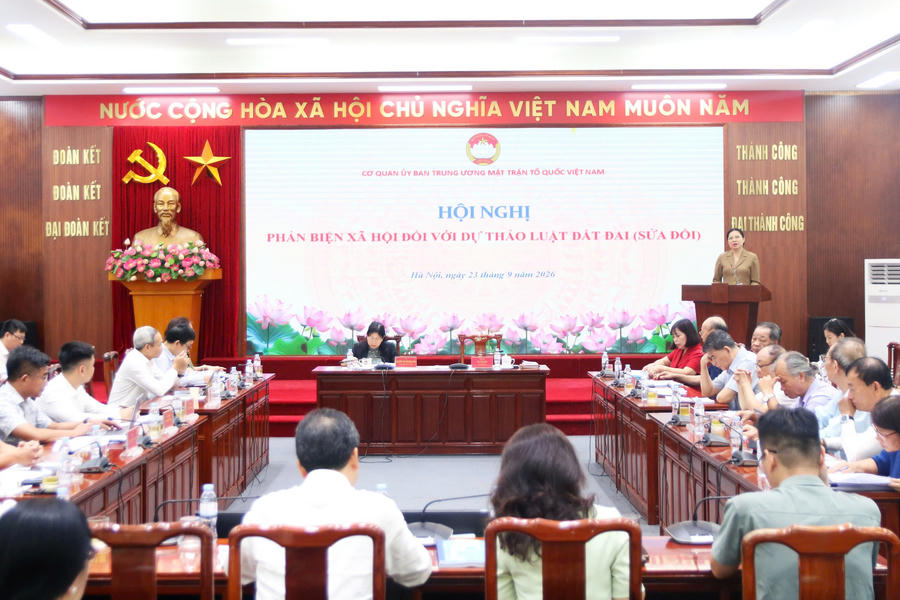 Phó Chủ tịch - Tổng Thư ký Ủy ban Trung ương MTTQ Việt Nam Hà Thị Nga khẳng định Ban Thường trực Ủy ban Trung ương MTTQ Việt Nam sẽ tổng hợp đầy đủ, nghiêm túc các ý kiến phát biểu, phản biện của các đại biểu tại hội nghị.