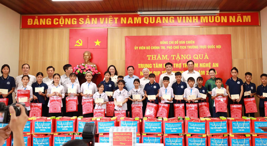 Lan tỏa yêu thương tại Trung tâm Bảo trợ trẻ em Nghệ An và Trung tâm Công tác xã hội Nghệ An.