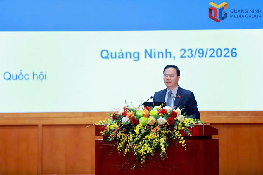 Ông Trần Văn Khải, Phó Chủ nhiệm Ủy ban Khoa học, Công nghệ và Môi trường của Quốc hội, Chủ biên Bộ học liệu đa phương tiện phát biểu tại hội nghị.Ảnh: Báo Quảng Ninh