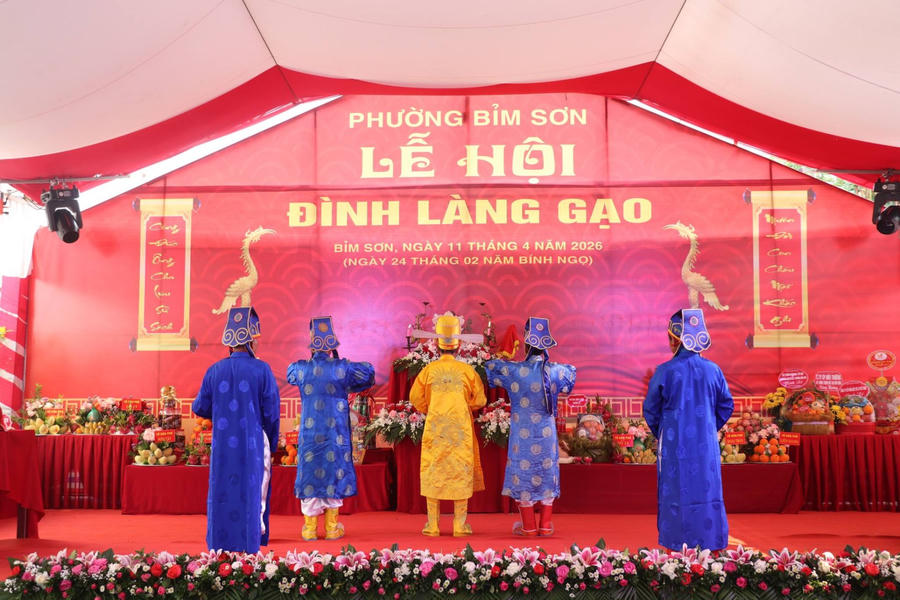 Lễ hội Đình làng Gạo được tổ chức vào tháng 2 và tháng 8 âm lịch hàng năm.