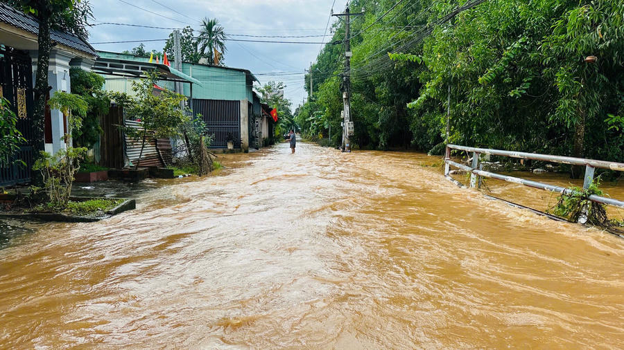 Nhiều tuyến đường bị ngập. Ảnh: DK
